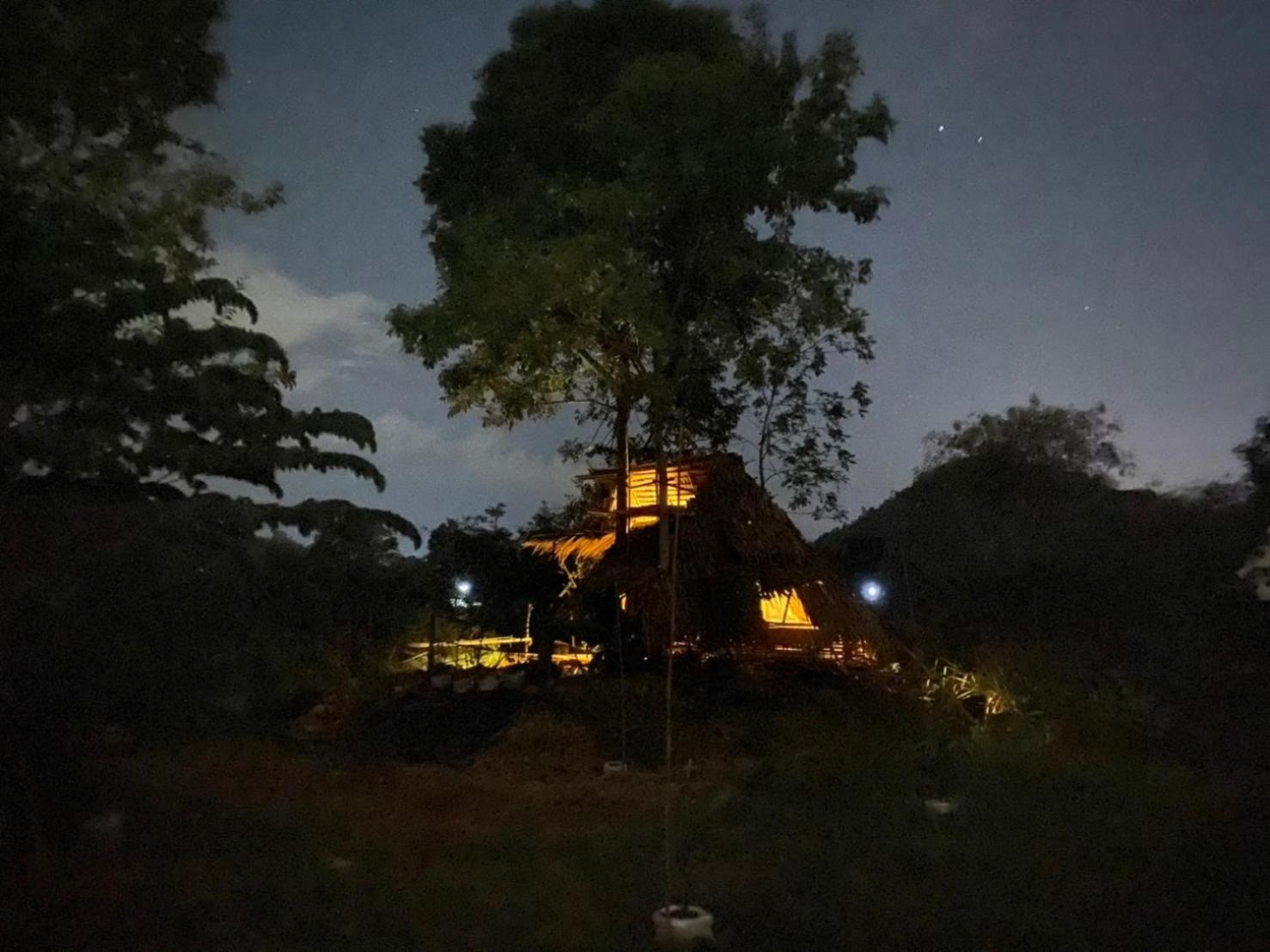 Royal Mountain Hut 호텔 Ratchaburi 객실 사진